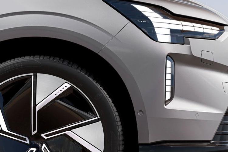 3452401 330kW Twin Motor Plus 106kWh 5dr Auto